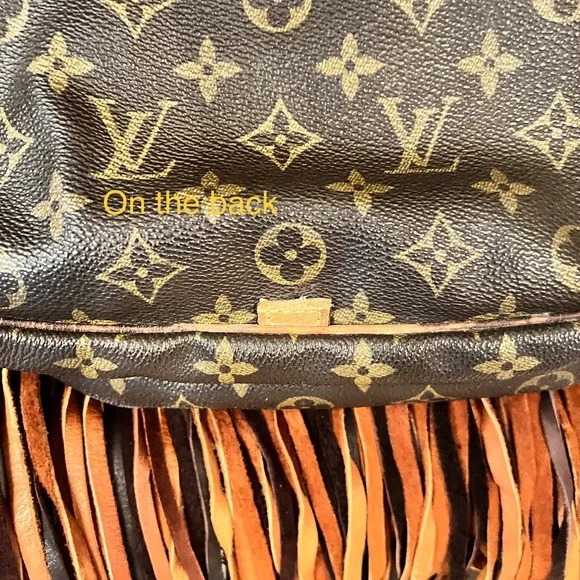 Louis Vuitton crossbody - Picture 4 of 12